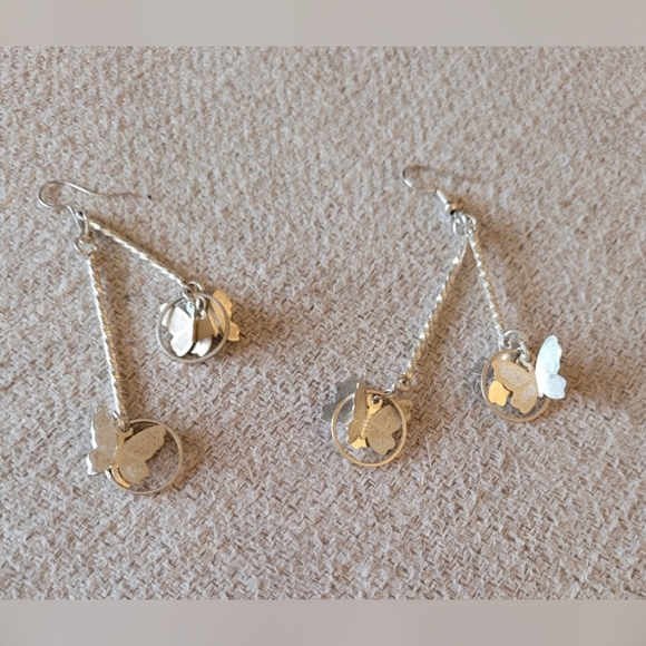 Butterfly Dangle Drop Silver Tone Earrings 3 Dimensional Pierced - Picture 1 of 6